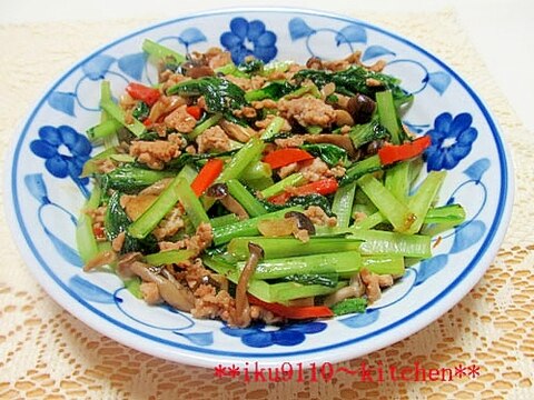 鶏ひき肉としめじ小松菜オイソ炒め